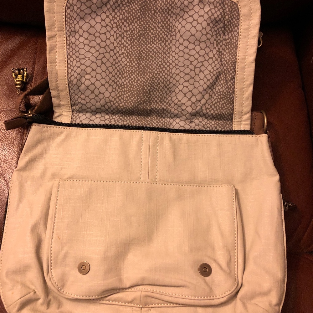 Kipling CrossBody - Picture 2 of 3